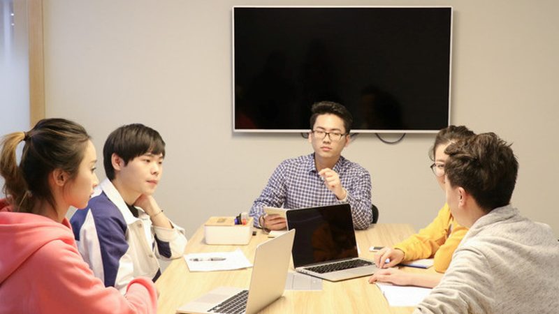 在筛选服务商时，企业应重点关注以下资质：